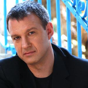 אראל מרגלית ביחד עם שגריר ארה"ב בישראל לשעבר דן שפירו בביקור במרכז הסייבר בבאר שבע. צילום: שגרירות ארה"ב. מתוך ויקיפדיה