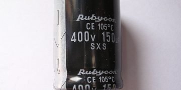 wikipedia-Condensador_electrolitico_150_microF_400V