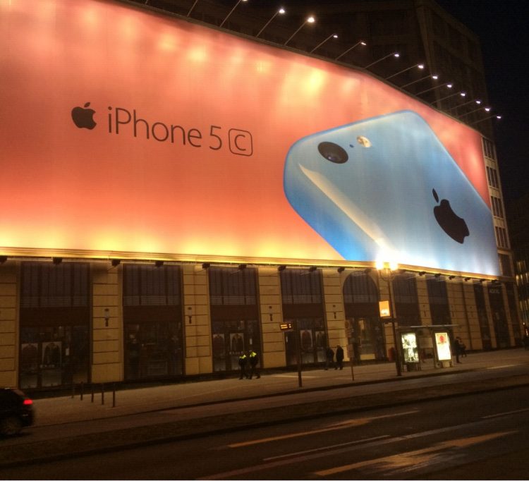 iphone_5c_sign_berlin