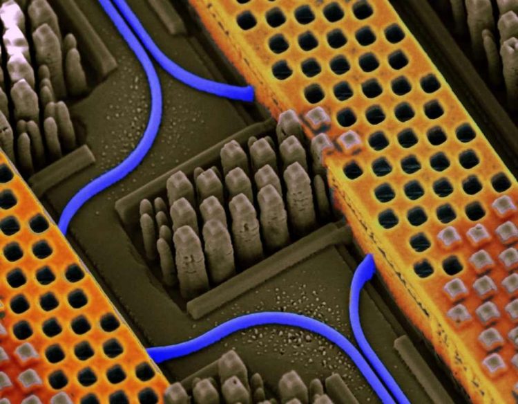 Photonic_chip_-IBM