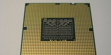 1280px-Intel_Core_i7-940_bottom