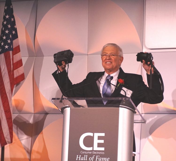 First_Ever_1988__2014_FujiFilm_Digital_Cameras_with_Zoran_Chips_2