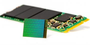 3D_NAND_Die_with_M2_SSD