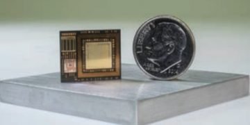 Freescale_SCM-i_MX6D_in_comparison_to_US_dime