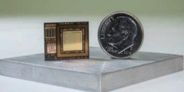 Freescale_SCM-i_MX6D_in_comparison_to_US_dime