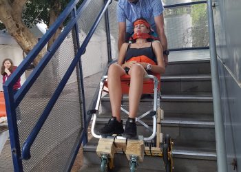 שימוש בכיסא שפותח עי צוות גלגלי עזר במדאתון צילום יעל בנגו 5.10.18 1
