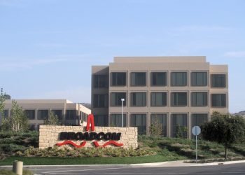 מטה ברודקום. מאת en:User:Coolcaesar - en:Image:Broadcomheadquarters.jpg, CC BY-SA 3.0, קישור