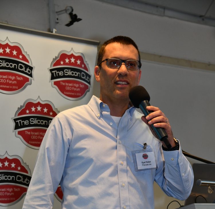 אייל פישר, ה-CTO של חברת PRECIATE במפגש סיליקון קלאב. צילום: שמואל אוסטר