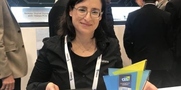 דנה זליצקי, סמנכ"לית השיווק בואנלנס בביתן החברה בתערוכת CES. צילום: אבי בליזובסקי