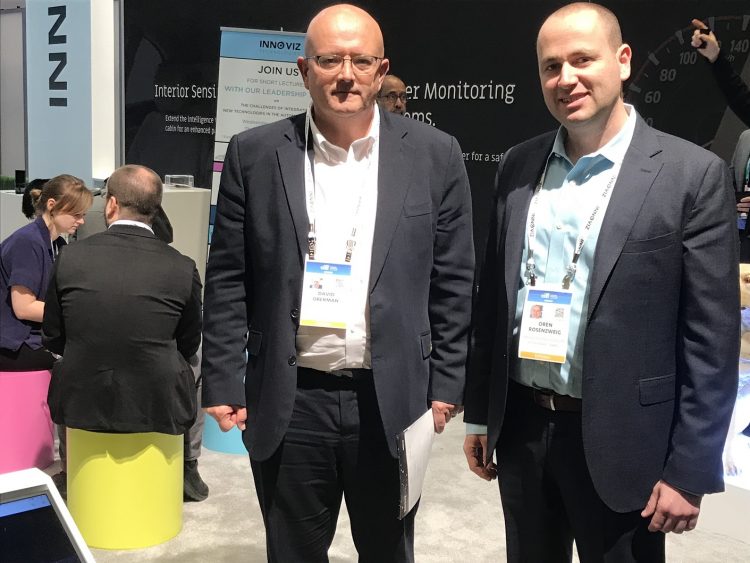 מנכ"ל אינוביז אורן רוזנברג (מימין) והסמנכ"ל דוד אוברמן בביתן של אינוביז ב-CES 2020. צילום: אבי בליזובסקי