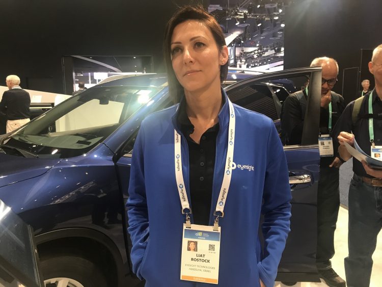 ליאת רוסטוק, סמנכ"לית שיווק, Eyesight בביתן החברה ב-CES 2020. צילום: אבי בליזובסקי