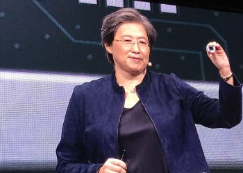 ליסה סו, מנכ"לית AMD, מציגה את השבבים החדשים בתערוכת CES 2020. צילום: אבי בליזובסקי