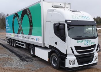 ניסוי הטענת משאית חשמלית תוך כדי נסיעה. צילום: חברת אלקטריאון.