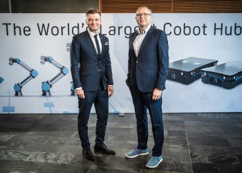 מימין: יורגן ואן הולן, נשיא UR ותומס ויסטי, מנכ״ל MiR. קרדיט: UR