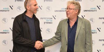 מימין לשמאל - יורם שי, אורן גדות. קרדיט צילום - אוניברסיטת אריאל