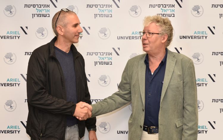 מימין לשמאל - יורם שי, אורן גדות. קרדיט צילום - אוניברסיטת אריאל