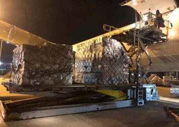 ציוד רפואי למאבק בקורונה מועמס בסין על מטוסים הממריאים לישראל, תרומת עליבאבא וג'ק מא. צילום: עליבאבא