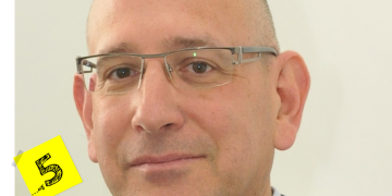 חמש עם  אורי תדמור, נשיא KLA ישראל – לא רק שאנחנו לא מפטרים עובדים, אנחנו מגייסים! לתעשייה הישראלית זו הזדמנות להיכנס לאוטומציה.