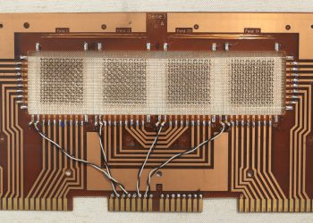 מעגלים מודפסים. Image by 2427999 from Pixabay