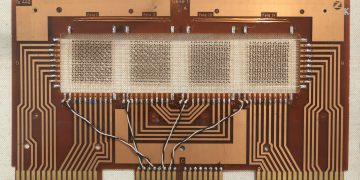 מעגלים מודפסים. Image by 2427999 from Pixabay