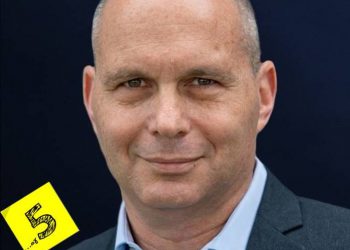 חמש עם יזהר שי, שר המדע והטכנולוגיה  –  אנחנו עוסקים בהכנת תכניות לעידוד הקמתם של מרכזי חדשנות בפריפריה החברתית והגיאוגרפית!