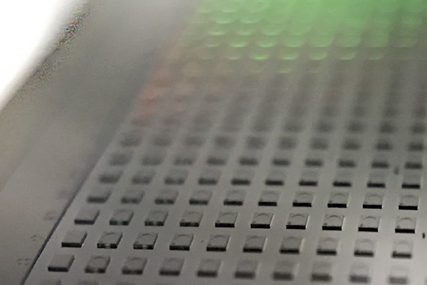 התאים המלאכותיים: גומות מיקרומטריות ש"נחצבו" בשבב סיליקון