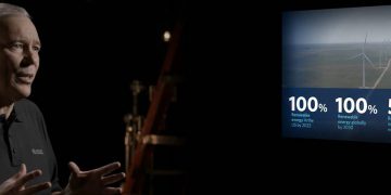 נשיא ומנכ"ל אפלייד מטיריאלס גארי דיקרסון מציג את תוכנית החבה לעבור לאנרגיה ירוקה בכנס הוירטואלי סמיקון ווסט. צילום יחצ