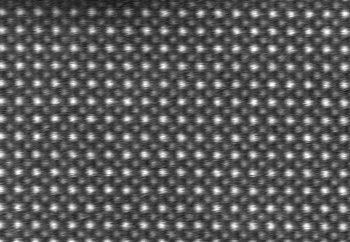 סטרונציום טיטנאט ברזולוציה אטומית. אישיות מפוצלת. צילום באדיבות מכון ויצמן