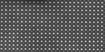 סטרונציום טיטנאט ברזולוציה אטומית. אישיות מפוצלת. צילום באדיבות מכון ויצמן