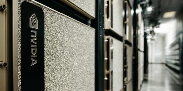 DGX SuperPOD החדש של אנבידיה (הדמייה למעלה), נבנה בפחות מחודש ומכיל יותר מ-2,000 A100 GPUs של אנבידיה, ניצח בכל קטגוריית מדדים של MLPerf לביצועים בקרב מוצרים הזמינים מסחרית.