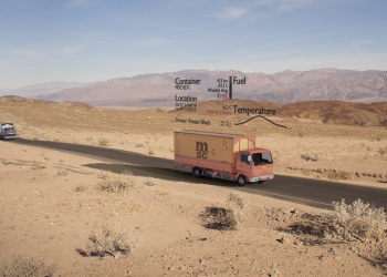 הדגמה של שימוש בשבבים הקולטים תקשורת סלולארית מלוויינים בניהול צי משאיות. איור: סקיילו