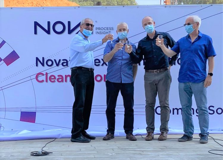 אירוע הנחת אבן הפינה. מימין לשמאל - מיכה ברונשטיין, איתן אופנהיים, גבי שרון סמנכ"ל התפעול בנובה, יואב רוסו. צילום: נובה/ יח"צ