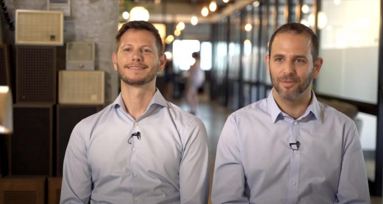 מייסדי אורורה לאבס. מימין-אורי לדרמן (סמנכל תפעול) זוהר פוקס (מנכ"ל). צילום זאב ארזי