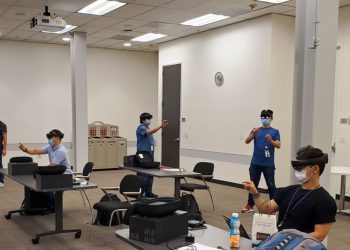 הדרכה מרחוק ב- KLA באמצעות מציאות רבודה, סרטוני וידאו והדרכות וירטואליות