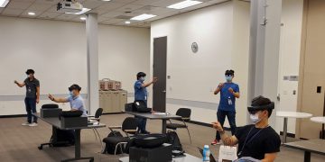 הדרכה מרחוק ב- KLA באמצעות מציאות רבודה, סרטוני וידאו והדרכות וירטואליות