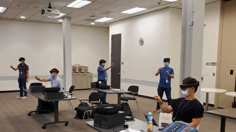 הדרכה מרחוק ב- KLA באמצעות מציאות רבודה, סרטוני וידאו והדרכות וירטואליות