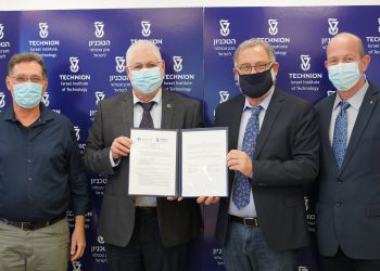 חתימה על ההסכם בין הטכניון לאוניברסיטת טוקושימה, הצד הישראלי. צילום: דוברות הטכניון