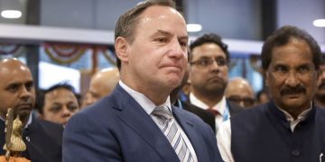 רגעי ההכרעה של מנכ"ל אינטל קרבים והולכים