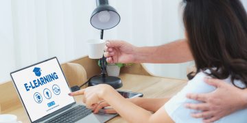 עבודה ולימודים מרחוק בתקופת הקורונה. המחשה: depositphotos.com