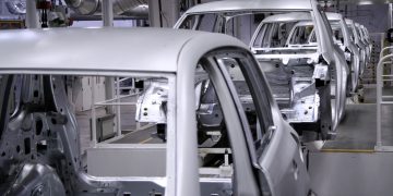 קו ייצור במפעל רכב.