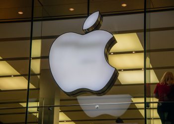 חלון ראווה של אחת מחנויות אפל. המחשה: depositphotos.com