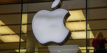 חלון ראווה של אחת מחנויות אפל. המחשה: depositphotos.com