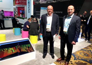 אורן רוזנצווייג ודויד אוברמן מחברת אינוויז בתערוכת CES 2019. צילום: אבי בליזובסקי