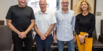 (מימין לשמאל): פרופ' טובה מילוא (דיקאנית הפקולטה למדעים מדויקים באוניברסיטת תל-אביב), פרופ' מאיר פדר, פרופ' אריאל פורת ופרופ' יוסי מטיאס.