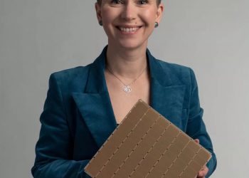 שבב בגודל של פרוסה שלמה. צילום יחצ Cerebras