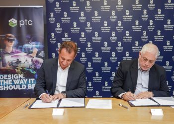 נשיא הטכניון פרופ' אורי סיון (מימין) וזיו בלפר סגן נשיא עולמי למחקר ופיתוח ומנכ"ל PTC ישראל. צילום : ניצן זוהר, דוברות הטכניון