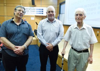 מימין לשמאל : פרופ'-מחקר יעקב זיו, נשיא הטכניון פרופ' אורי סיון ודיקן הפקולטה פרופ' נחום שימקין