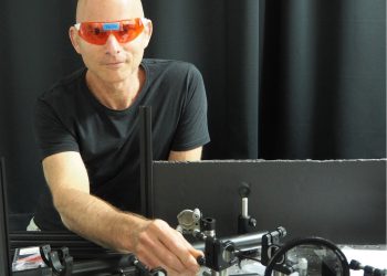 פרופ' גיא ברטל - ראש המעבדה למחקר פוטוני מתקדם בפקולטה להנדסת חשמל ומחשבים ע"ש ויטרבי