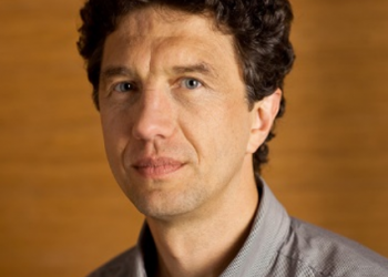 הכירו את הקוסם ממוסקבה – האיש שמפר את חוקי הפיזיקה ומצליח להניע עיבודי בינה מלאכותית במינימום מתח ומקסימום ביצועים