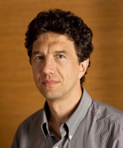 הכירו את הקוסם ממוסקבה – האיש שמפר את חוקי הפיזיקה ומצליח להניע עיבודי בינה מלאכותית במינימום מתח ומקסימום ביצועים